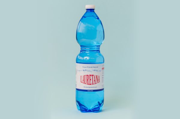 Lauretana: água com pH naturalmente elevado, ideal para a retenção de líquidos