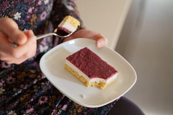 sobremesa saudável: cheesecake de frutos vermelhos lev, pronto a consumir, alternativa saudável, apto para dieta.
